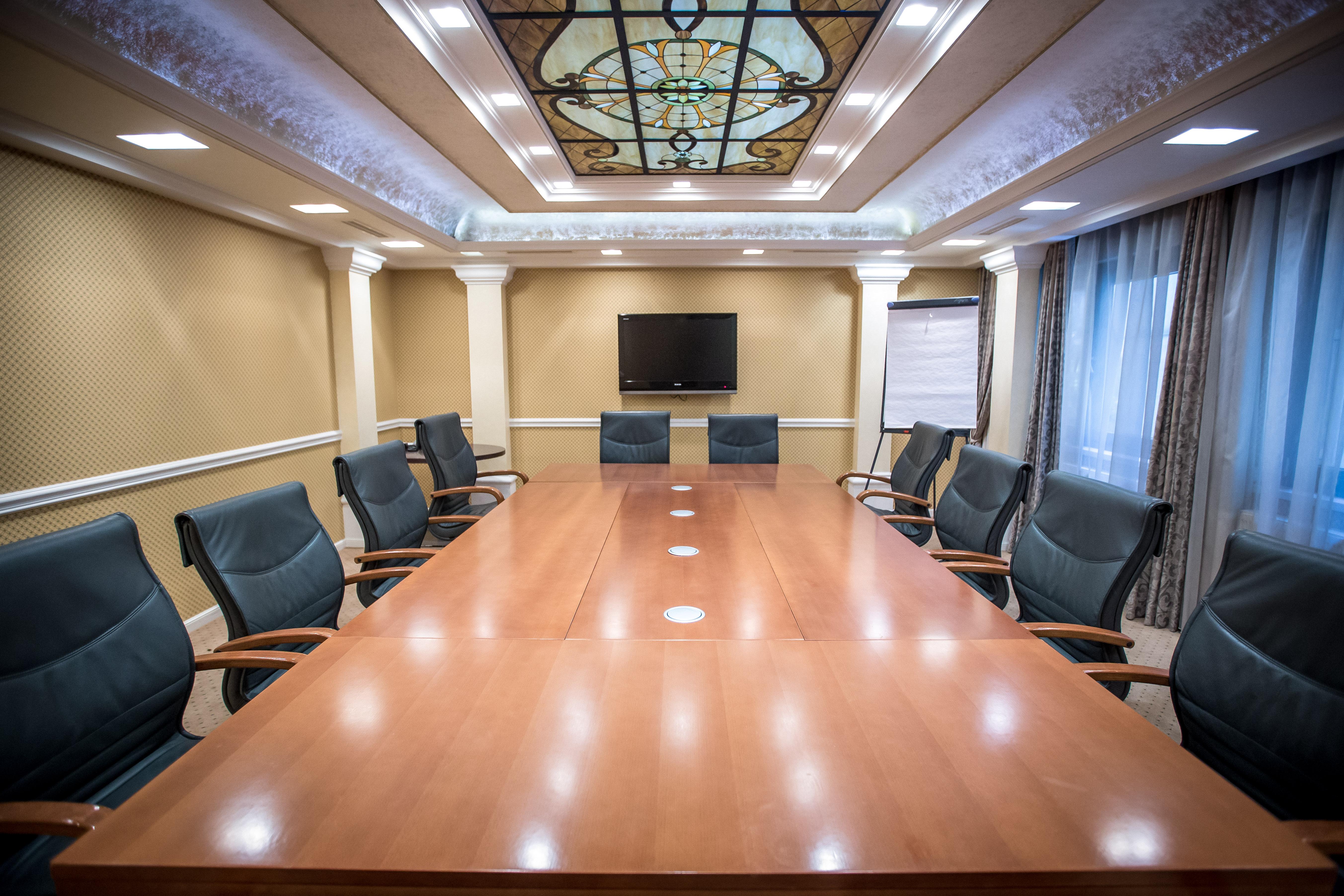 Queen'S Court Hotel & Residence Budapest Exterior photo The boardroom of the National Bank of Georgia