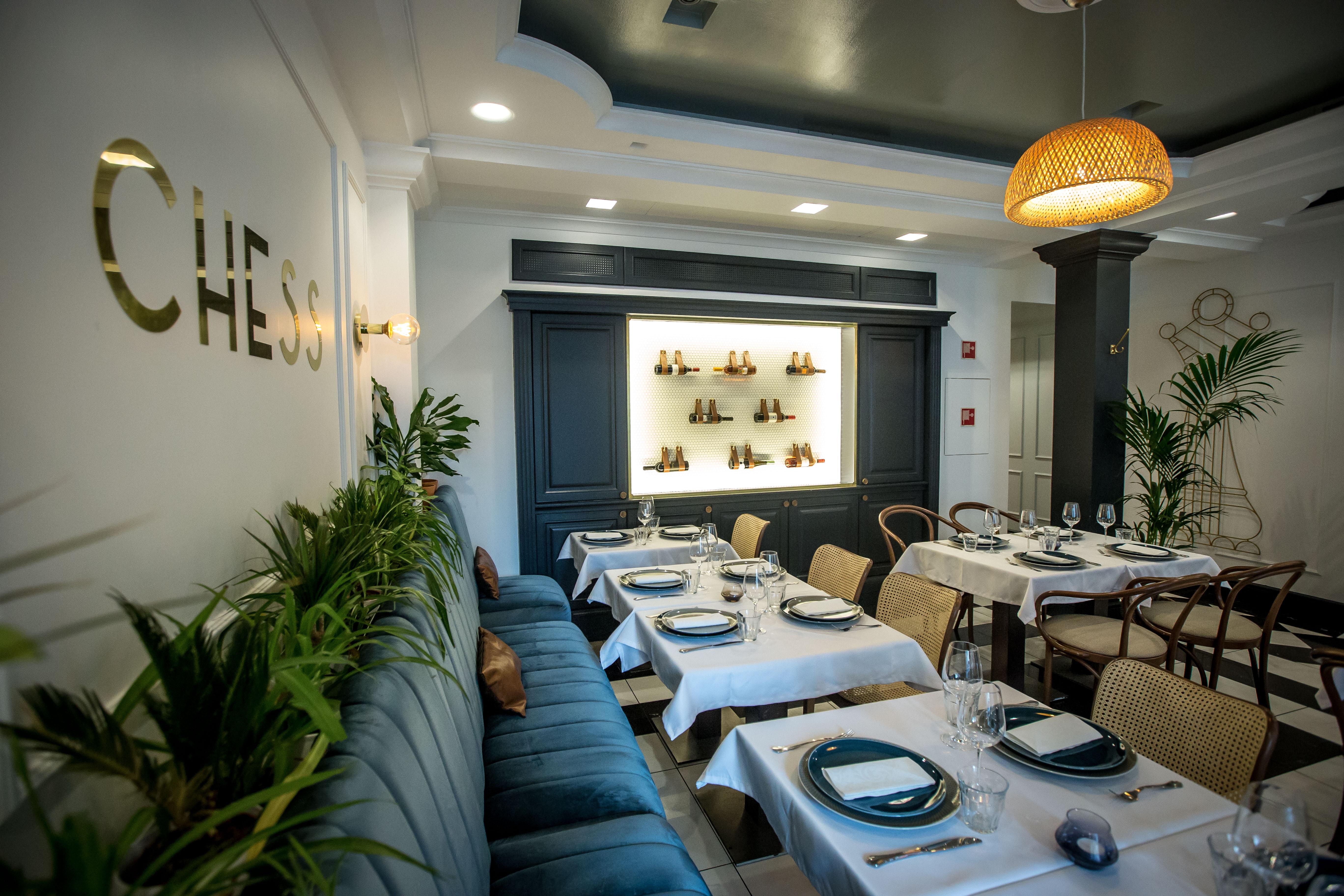 Queen'S Court Hotel & Residence Budapest Exterior photo Restaurant CHEO