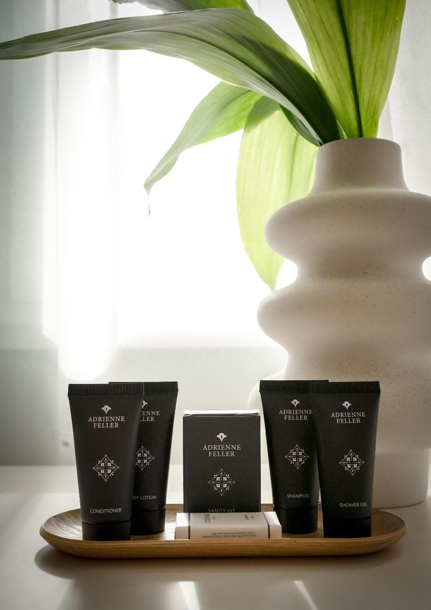 Queen'S Court Hotel & Residence Budapest Exterior photo A collection of toiletries