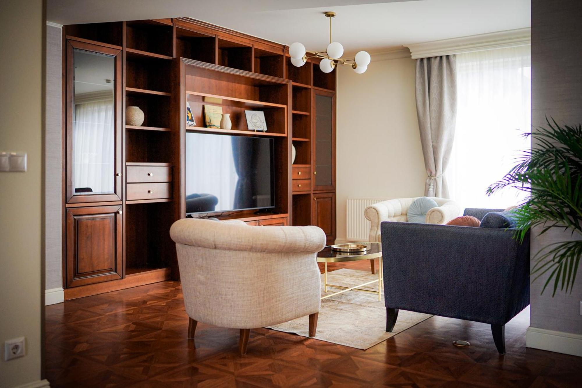 Queen'S Court Hotel & Residence Budapest Room photo A living room