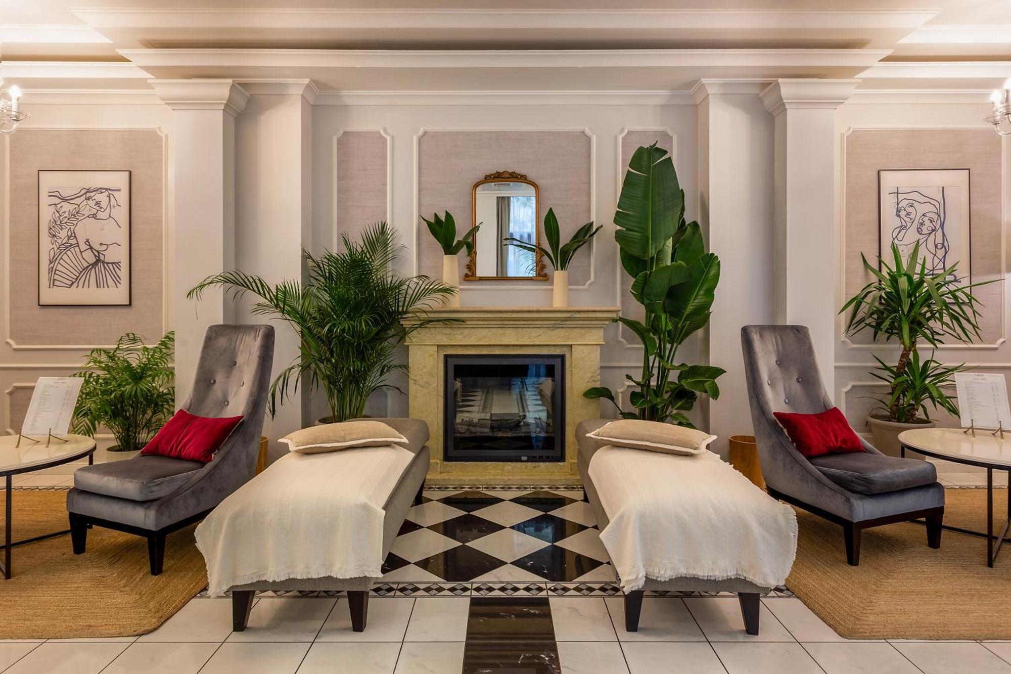 Queen'S Court Hotel & Residence Budapest Exterior photo Spa at The Ivy Collection